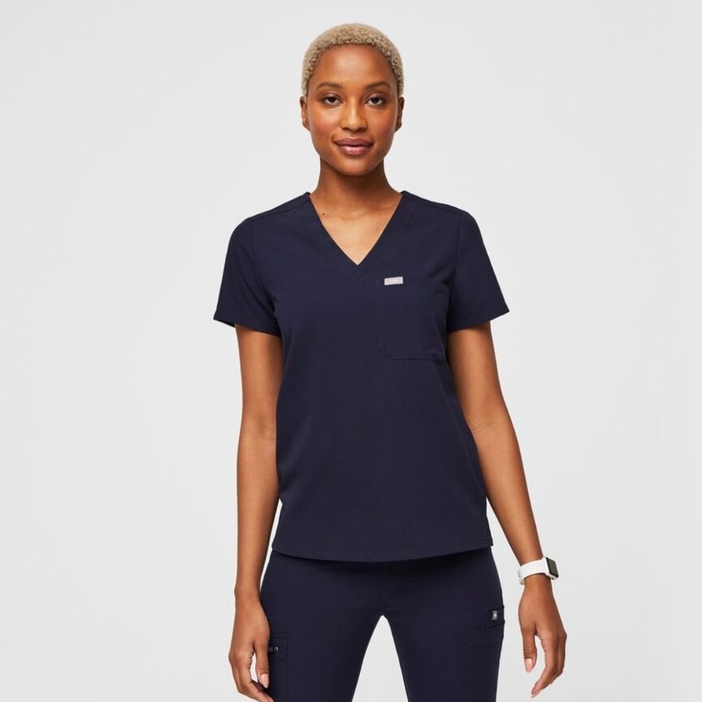COPY - FIGS Catarina one pocket- scrub top navy blue